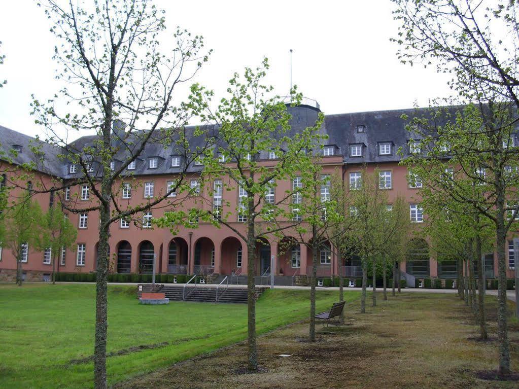 Отель Robert-Schuman-Haus Трир Экстерьер фото