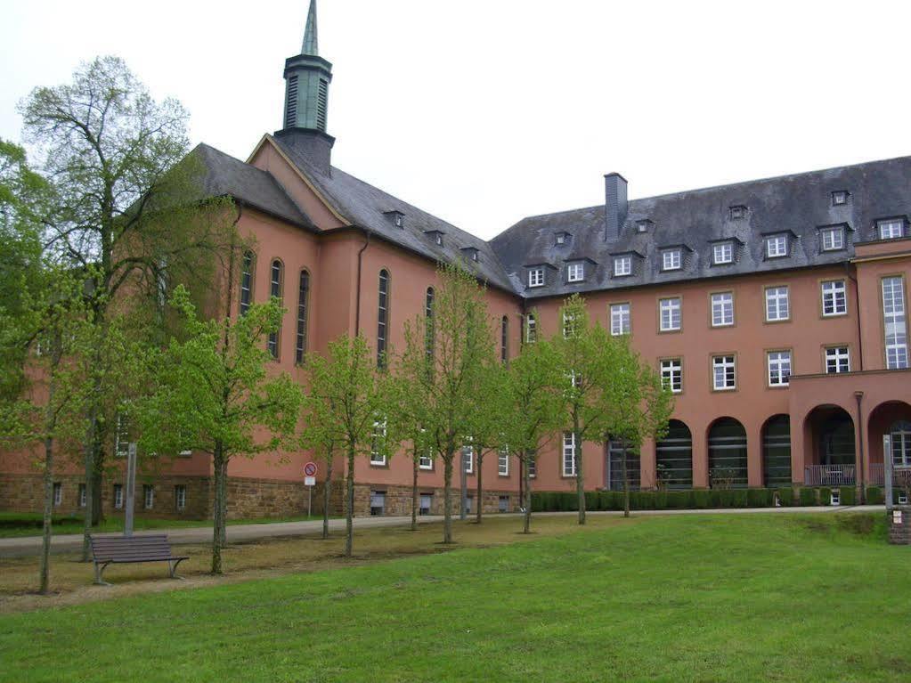 Отель Robert-Schuman-Haus Трир Экстерьер фото